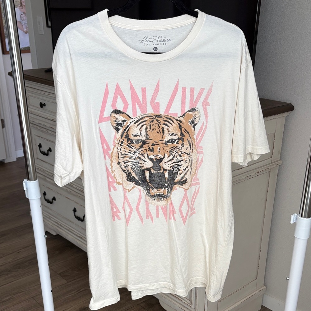 Graphic Tiger Tee in Cream with Pink